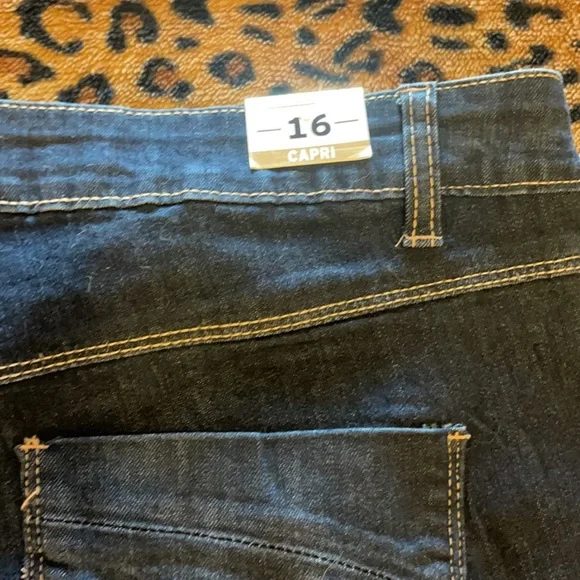 Blue Jean capris - Picture 7 of 8